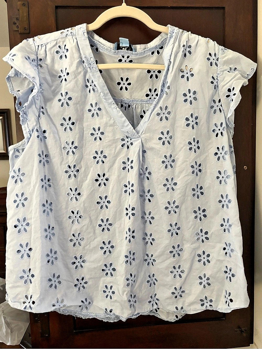 CeCe Eyelet Flutter Sleeve V-Neck Blouse Floral Blue & White XL
